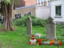 220px-Hannover_Neustadter_St._Andreas-Friedhof_Grabmale_Hammet_und_Hasan.jpg