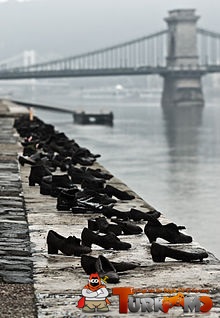 220px-Shoes_Danube_Promenade_IMGP1297.jpg