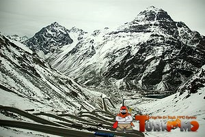 300px-Switchbacks_on_the_road_up_to_Tunel_del_Cristo_Redentor.jpg