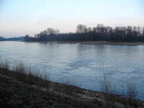 800px-Ren_nehri.jpg