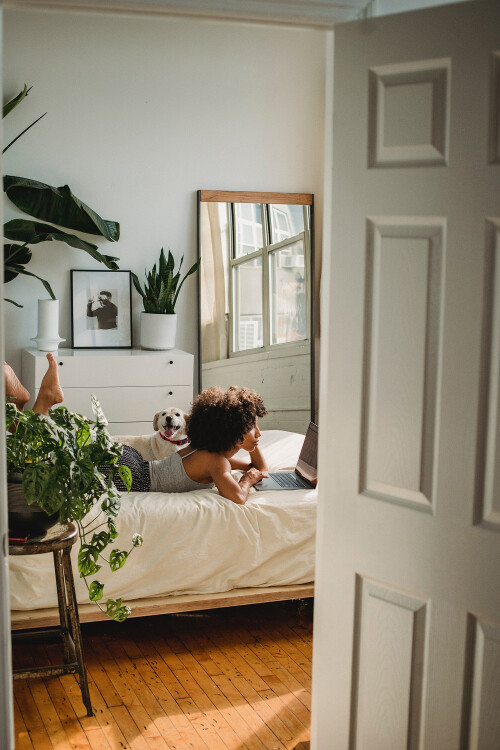 how-to-make-your-bedroom-cozier-6-simple-design-tips-2.jpg