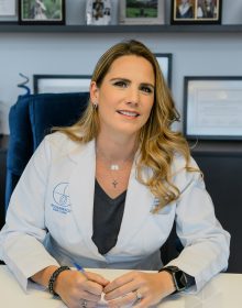 centralamericadocotros_schambach_tricologia_Perfil-220x280.jpg