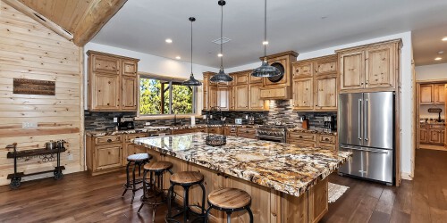 Big-Bear-Cabin-Luna-Lodge-Kitchen-2000x1000.jpg