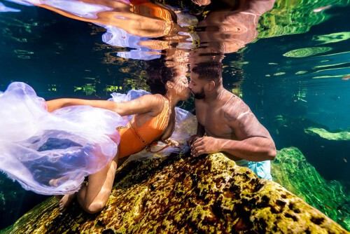 cenote-portrait-fran-reina-couples-tiara-13.jpg