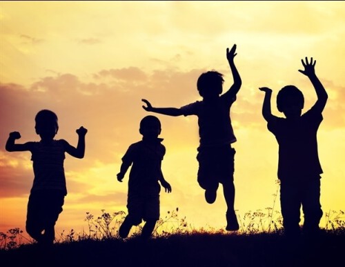 Children_playing_sunset_-_Zurijeta_8c5bdac77e44431bb1bfec67b9c87208-620x480.jpg