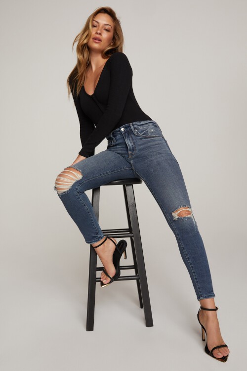 Skinny fit
High rise
Body hugging and booty shaping, high recovery denim for all day support
Gap proof waistband
Light wash denim
Cropped 27 inch inseam
Available in a full and inclusive size range from 00 to plus size 24


₹13,598.54

https://www.goodamerican.com/products/good-legs-crop-blue261