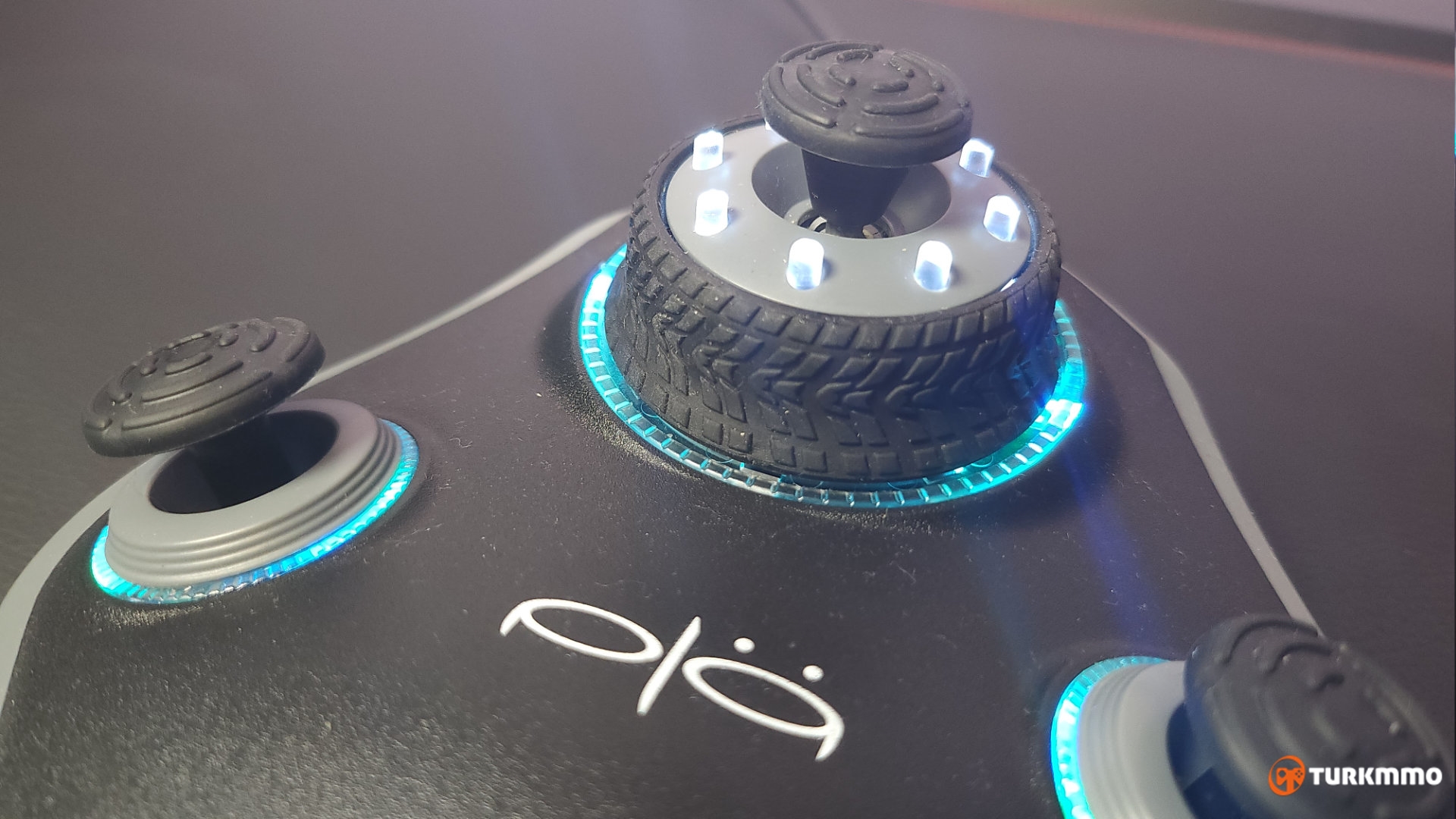 Alt-Controller-close-up.jpg