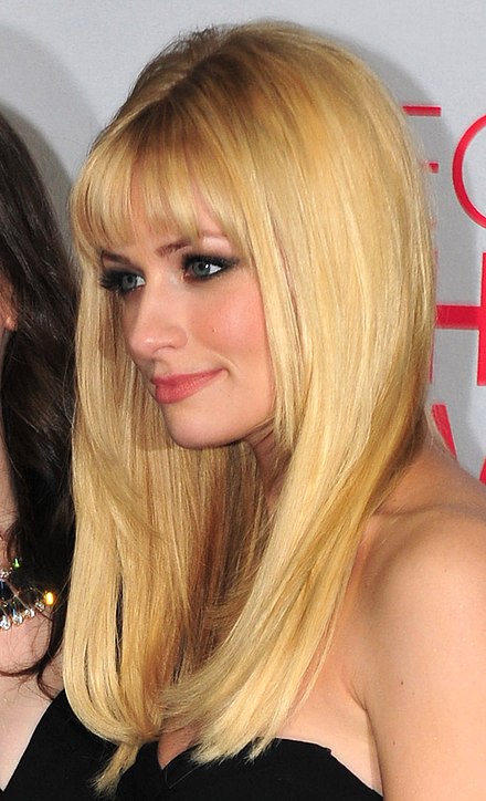 Beth_Behrs_at_the_38th_Peoples_Choice_Award_cropped.jpg