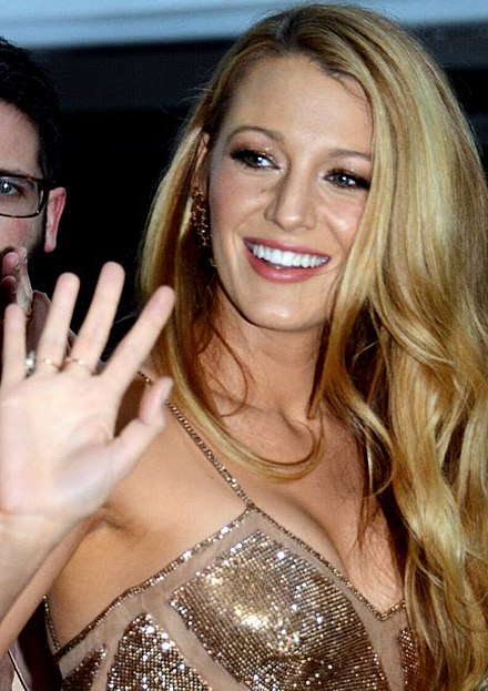 Blake_Lively_Cannes_2016_3.jpg
