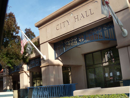 Coalinga_City_Hall.jpg
