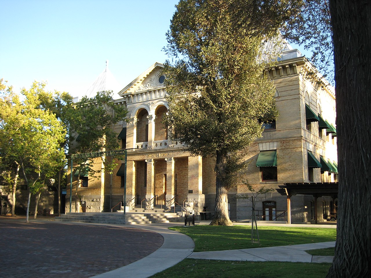 Kings_County_Courthouse_090407_1.jpg