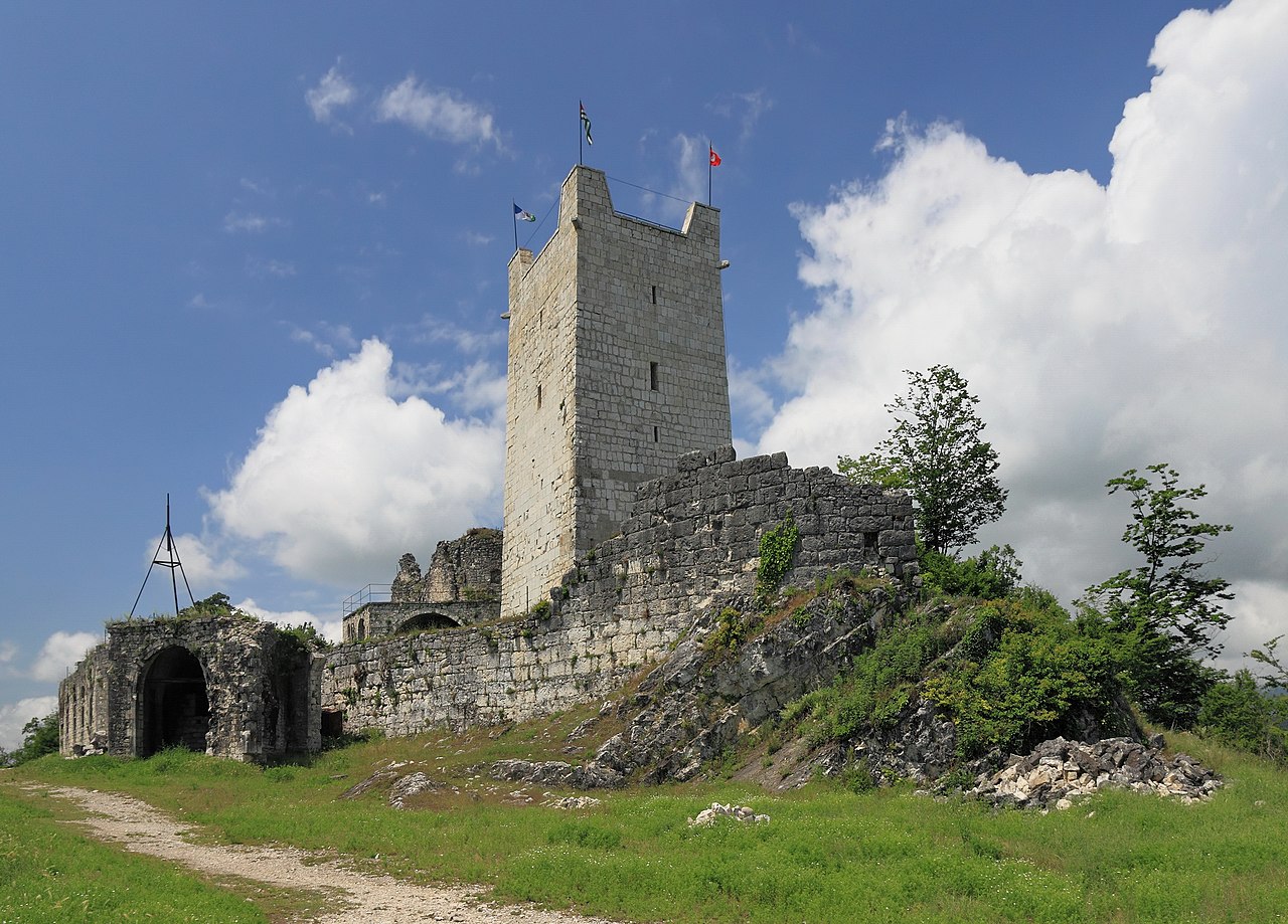 1280px-2014_Nowy_Aton_Twierdza_Anakopia_02.jpg