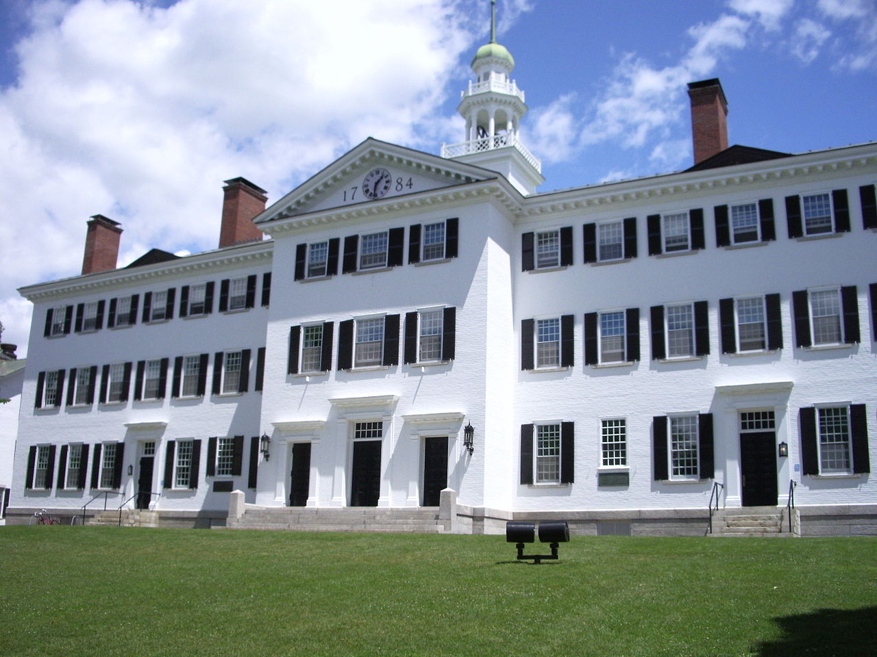 1280px-Dartmouth_College_campus_2007-06-23_Dartmouth_Hall_02.jpg