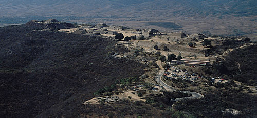 500px-MonteAlban021.jpg