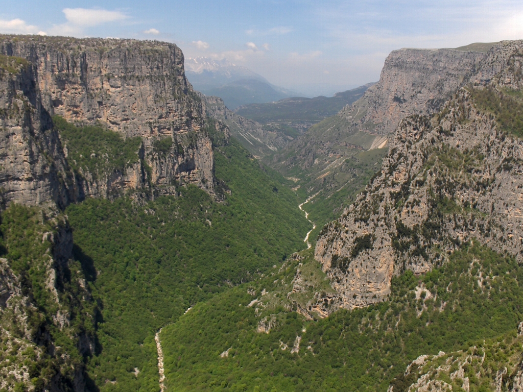 Vikos_Gorge_from_Beloe.jpg