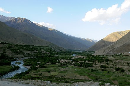 Panjshir_River_Valley_in_May_2011.jpg