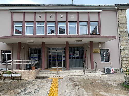 Sinop_Museum_entrance.jpg