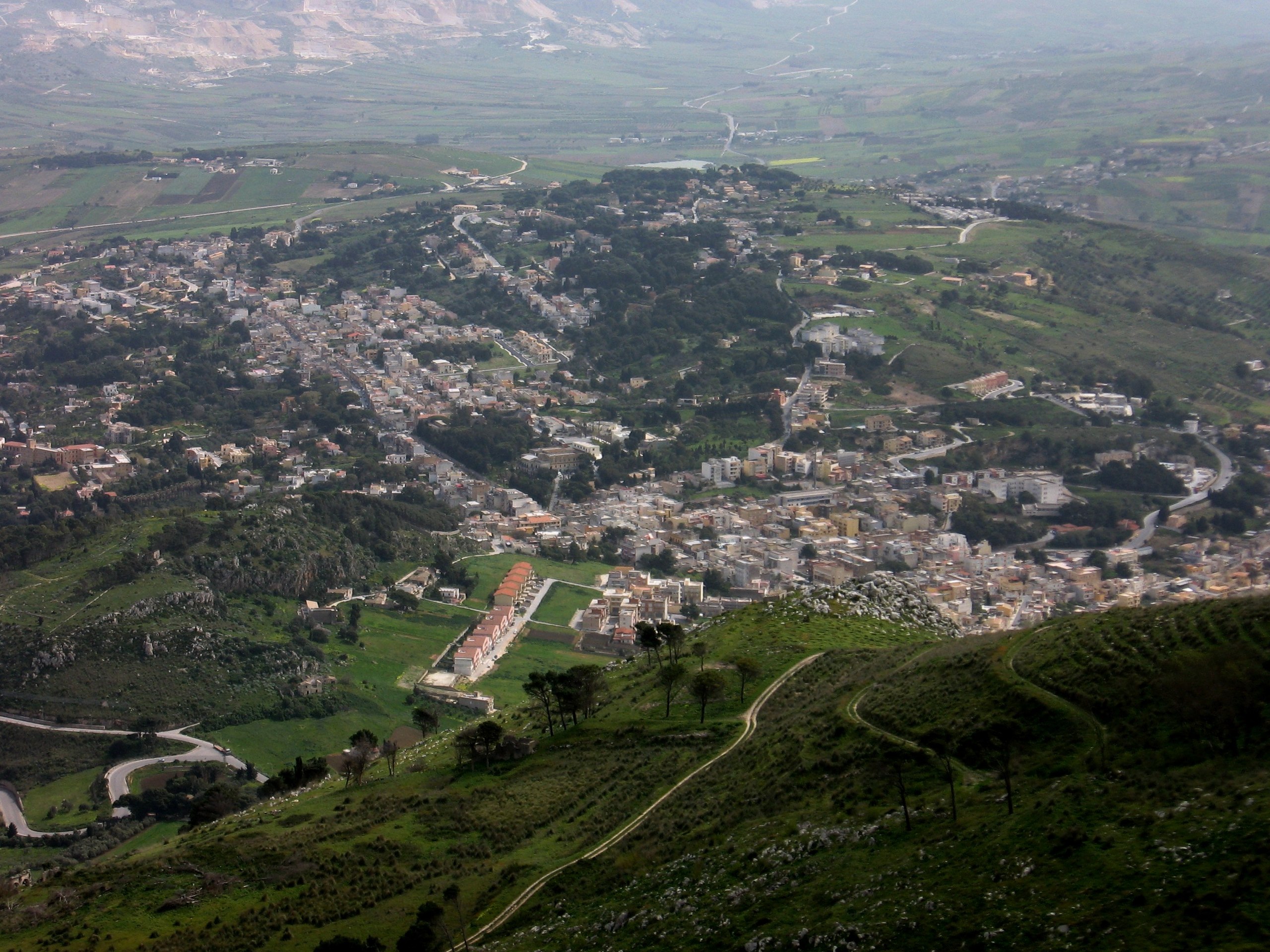 2560px-Valderice_seen_from_Erice.jpg