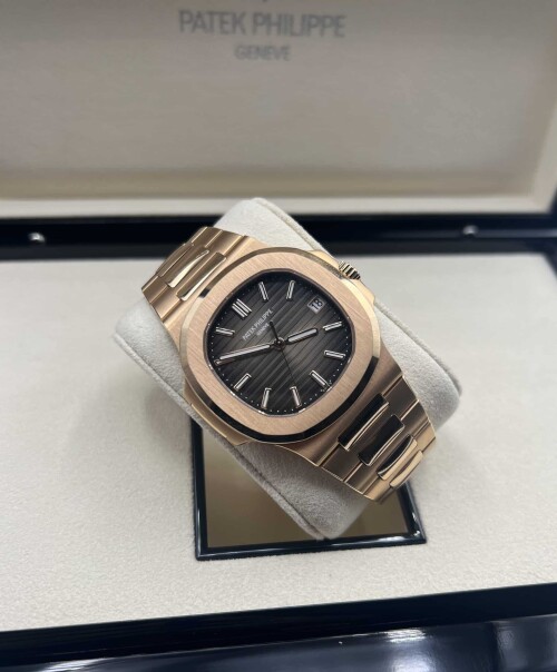 Patek-Philippe-Nautilus-57111R-oro-rosa-4-scaled.jpg