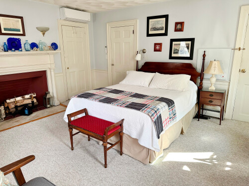 Visit Northeystreethouse.com to enjoy the ideal break in Salem, Massachusetts. In addition to providing individualized service and amenities that will make your stay genuinely unforgettable, our bed and breakfast boasts a distinctive and comfortable ambiance.




https://northeystreethouse.com/ux-portfolio/the-loft/