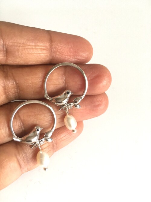 Discover beautiful silver sparrow jewellery from Creativefusionsfashion.co.uk - the perfect way to express your emotions and show you care. Shop now for unique and meaningful gifts.



https://creativefusionsfashion.co.uk/products/silver-sparrow-earring