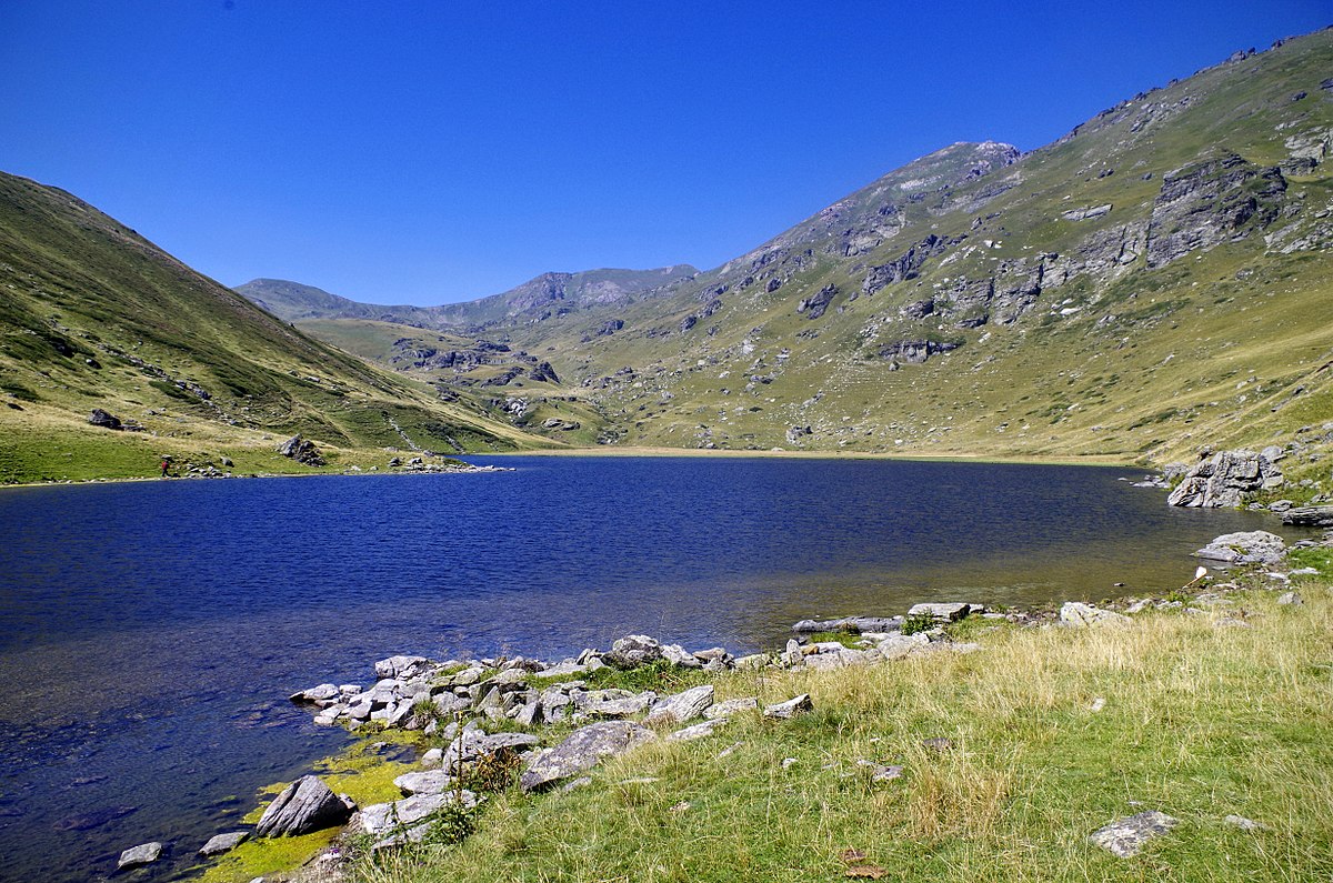 1200px-BOGOVISKO_EZERO_03.jpg