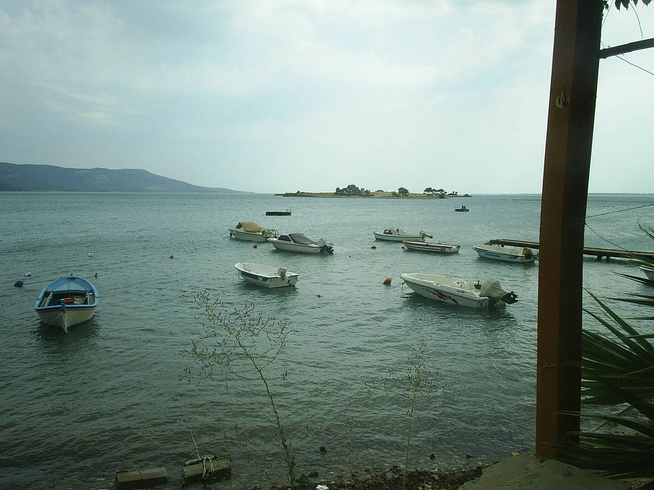 1280px-Bafa_lake1.jpg