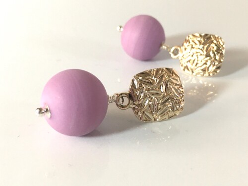 Shop stunning lilac earrings in the UK from Creativefusionsfashion.co.uk! Our unique pieces are designed to make you feel beautiful and special. Express your individual style with our exquisite earrings.




https://creativefusionsfashion.co.uk/products/lilac-earrings