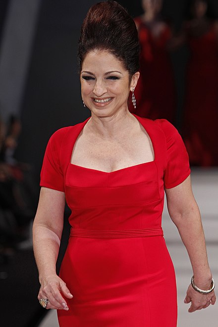 Gloria_Estefan_in_Narciso_Rodriguez_01.jpg