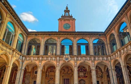 Bologna Universitesi feat