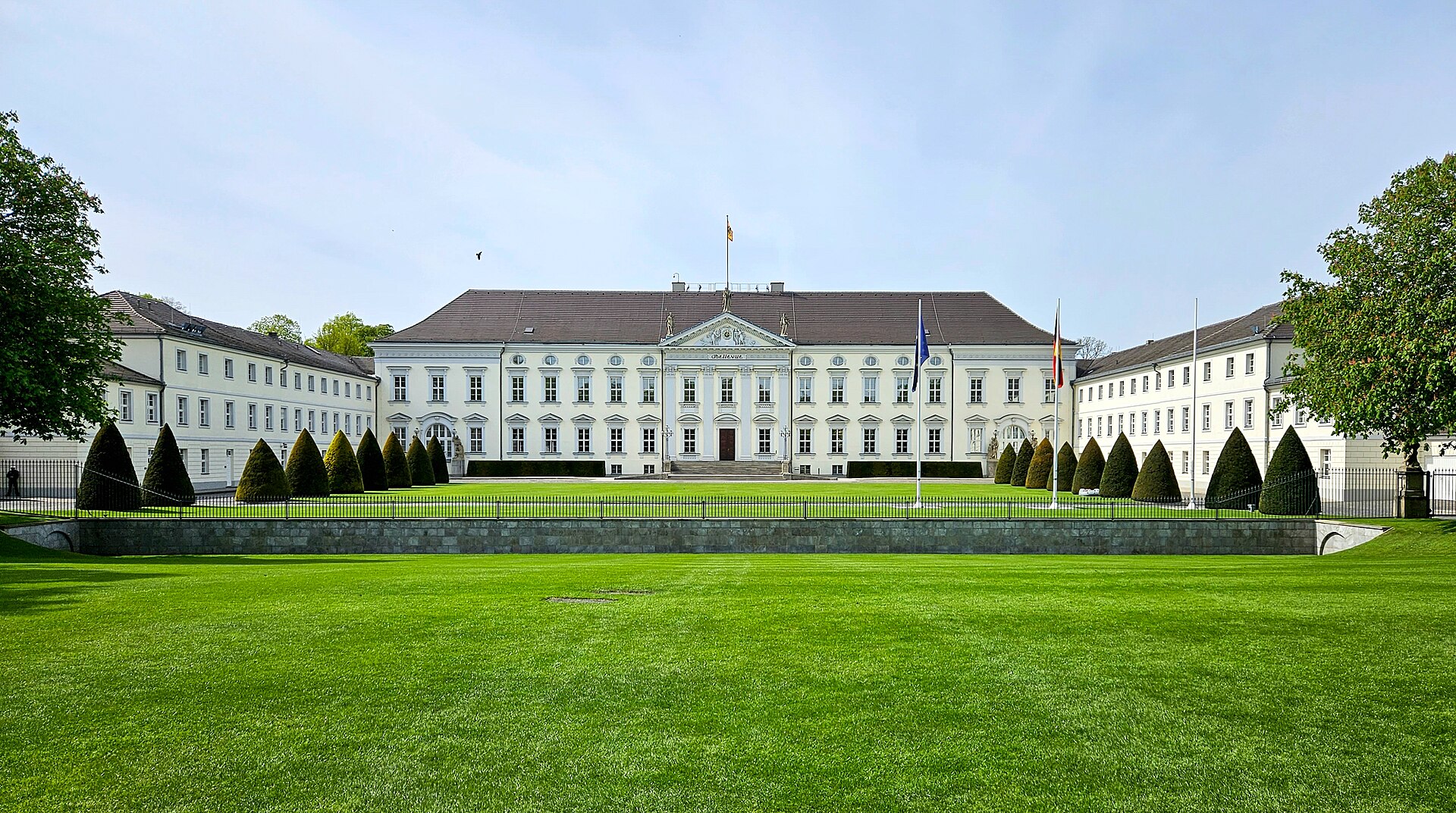 Schloss_Bellevue_2023.jpg